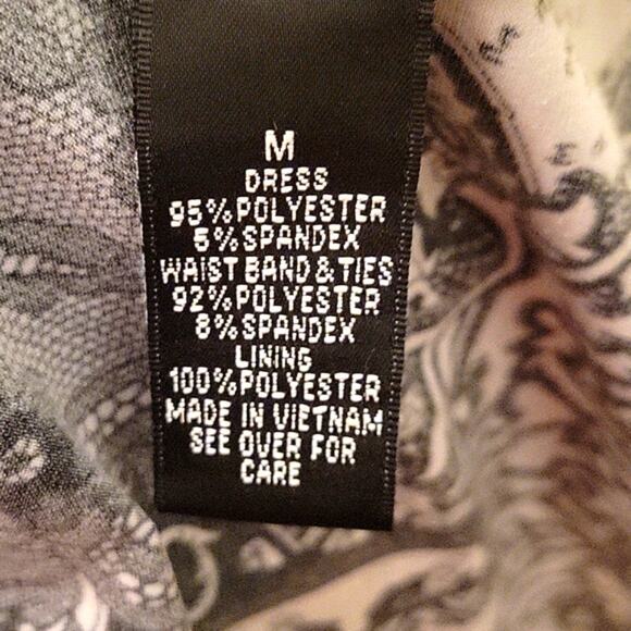 Black and White Dress - Picture 13 of 13